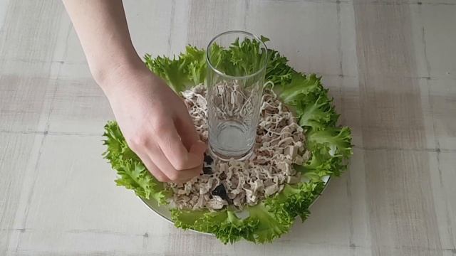 Салат "дамский каприз", он оправдывает своё название! ( Schichtsalat " Frauenlaune" !) смотреть онлайн