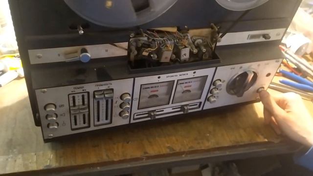 Включается Но гудит Ремонт бобинного магнитофона Часть 3 смотреть онлайн