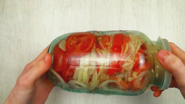 Рецепт вкусной закуски из помидоров за 10 минут. Идеально подойдет к мясу. Весь секрет в маринаде смотреть онлайн