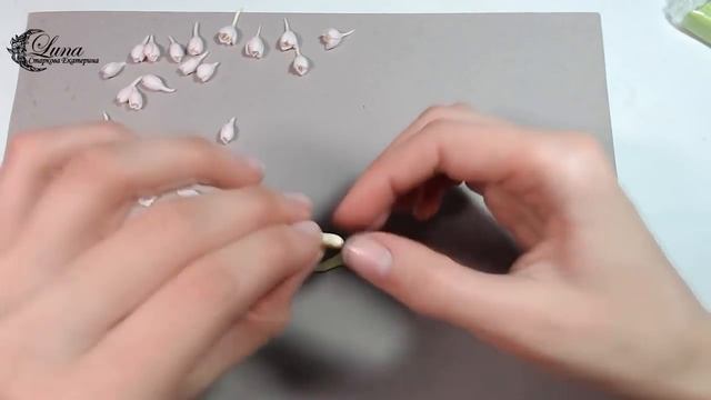 Кулон "Полупрозрачные тюльпаны" из полимерной глины / Translucent tulips, tutorial смотреть онлайн