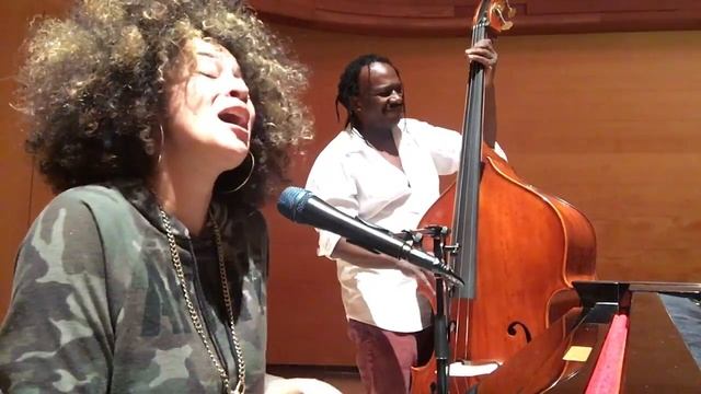Kandace Springs Forbidden Fruit with Theo Griffin смотреть онлайн