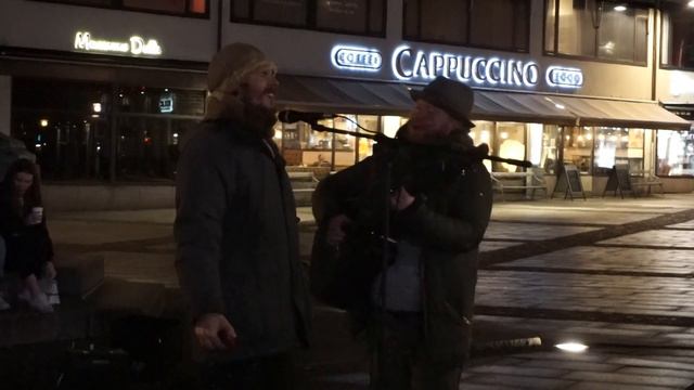 Timothy Von Schedvin& Björn Segerberg (guitar) - Coldplay's Everglow - Gothenburg square смотреть онлайн