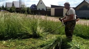 Покос травы триммером huter 2T