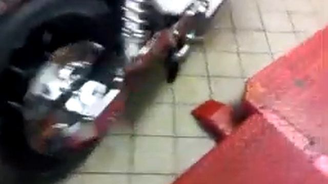 мопед v8 смотреть онлайн