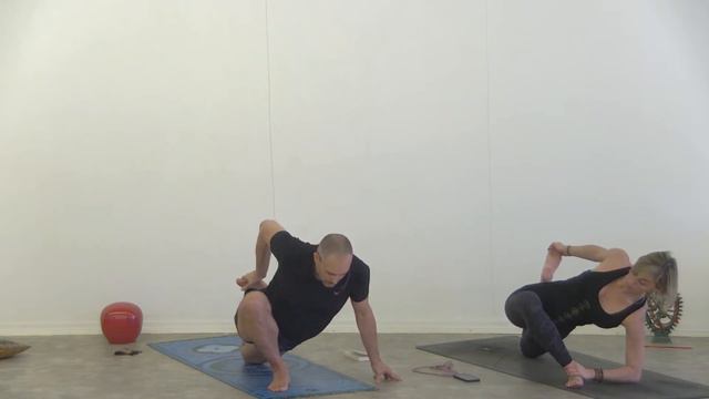 Yoga: Clase De Hatha Vinyasa, Con Jordi Canela