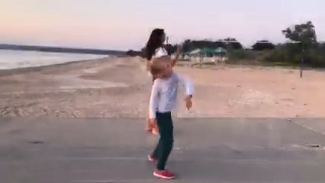 Две молнии танцуют! смотреть онлайн