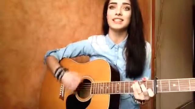 Красивая девушка с приятным голосом круто перепела! смотреть онлайн