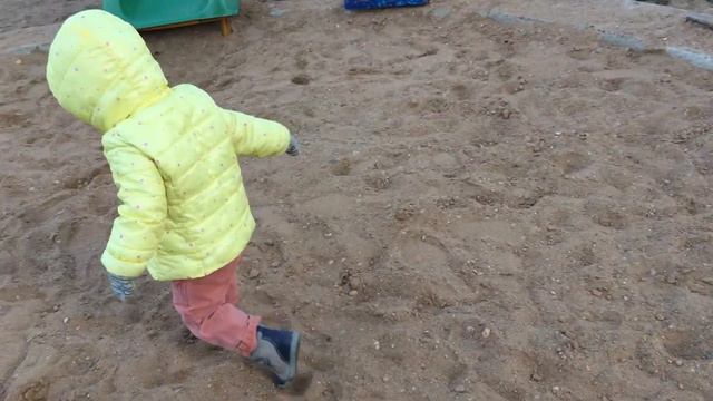 Дети катаются с горки смотреть онлайн