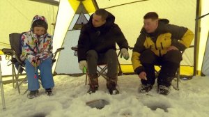По тонкому льду - экстремальная зимняя рыбалка на Сахалине. Ловим корюшку!