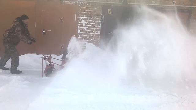 снегоуборщик из бензопилы смотреть онлайн