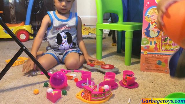 Plippi Adventures The World's Ugliest Surprise Egg Opening. Kong Long Surprise Egg Opening смотреть онлайн