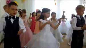 Общий танец "Маленькие звезды" на выпускной в детском саду