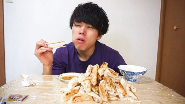 【大食い】餃子100個大食いしてみた！！　I ate 100 dumplings！！ смотреть онлайн