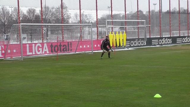 Tom Starke läuft bei eisigen Temperaturen im Training heiß смотреть онлайн