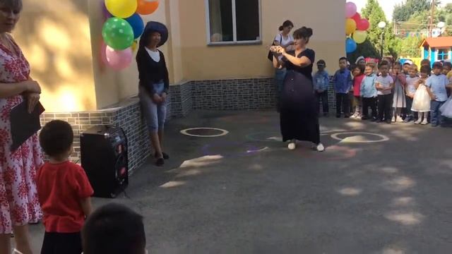 ПЕРВЫЙ РАЗ, В ДЕТСКИЙ САД. ЛИНЕЙКА в Детском саду. Садик номер 131. смотреть онлайн