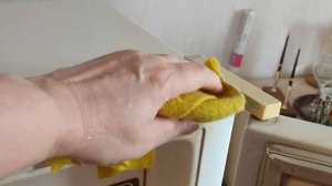 Отмываю старый, грязный, пожелтевший холодильник. Выполняю совет моей подписчицы.