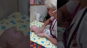 Массаж при сужении носослезного канала у грудного ребенка.