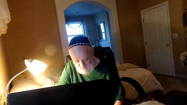 Разрешается ли женщине красить волосы?(Д.Д)