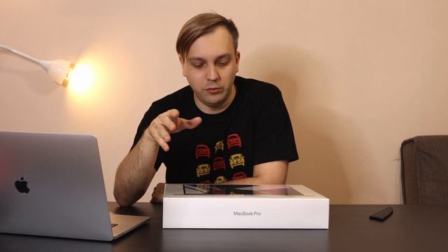 Первый взгляд на MacBook Pro 16 (2021). Новый дизайн хуже?