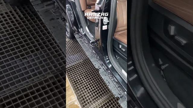 Оклейка порогов в чёрную текстурную плёнку BMW X5 смотреть онлайн