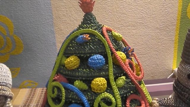 Плетеные новогодние поделки из хвои Экологически чистые поделки из сосновой иголки смотреть онлайн