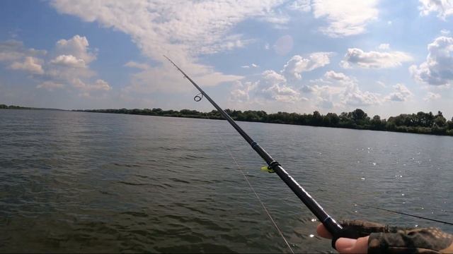 Рыба есть и она ест! Рыбалка с лодки в Подмосковье смотреть онлайн