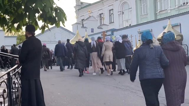 Лавра 11.05.23. Молитвенное стояние. Свт. Ефрем - почему он рядом с прп. Антонием? Крестный Ход! смотреть онлайн