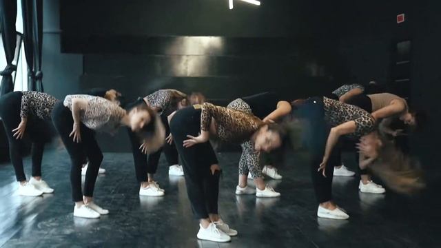 Bachata lady style by Dasha Evchenko 2020 (Ella baila sola) #bachata#ladystyle смотреть онлайн