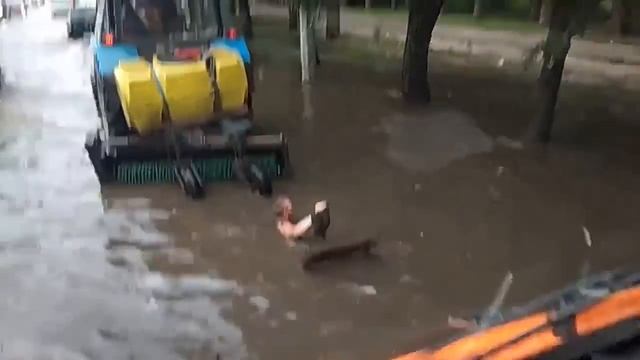 Как чистят ливневки в Воронеже смотреть онлайн