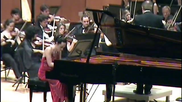 Maria Alba - Liszt Concerto nº1 MIb - Fragment 1 смотреть онлайн