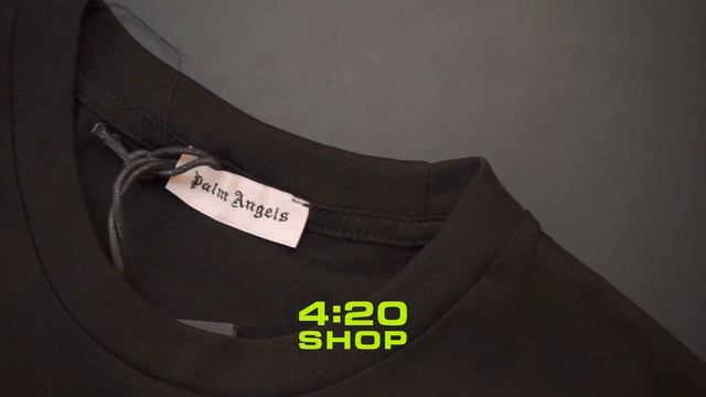 Черная футболка Palm Angels с нашивкой в магазине 4:20 SHOP. смотреть онлайн