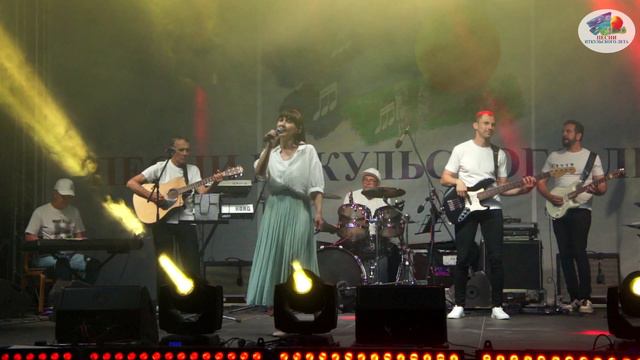 ЗА ОКНОМ ГУЛЯЕТ ОСЕНЬ. Песня в исполнении автора - Инны Чапариной смотреть онлайн