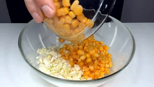Вкуснейший крабовый салат с сухариками смотреть онлайн