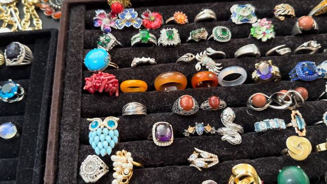 БЛОШИНЫЙ РЫНОК В КОМПЛЕКСЕ РАССВЕТ. БЛОШИНКА. МОСВИНТАЖ. смотреть онлайн