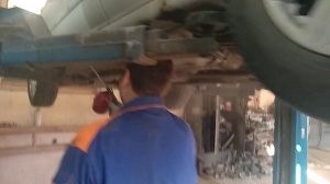 Залил мовиль в пороги в свой НАК (Ниссан Альмера Классик)