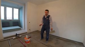 Как недорого выровнять пол в квартире тонкой цементной стяжкой