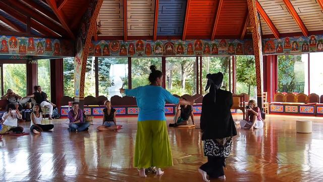 Dance in the Gonpa / performed Prapto Suprapto Suyodarmo/ video by Izabela Jaroszewska смотреть онлайн