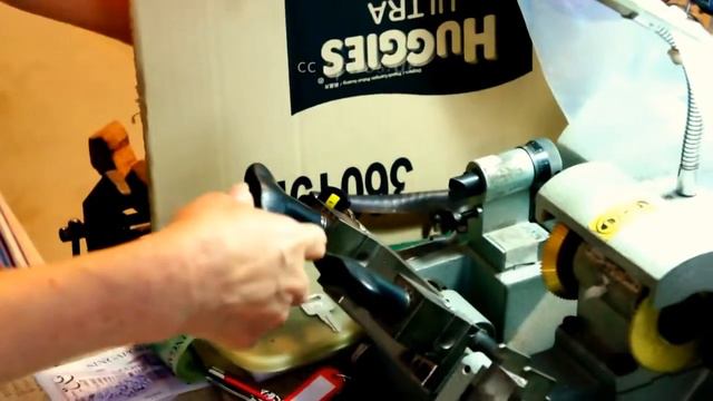 How to make a duplicate key on duplication machine / key duplication смотреть онлайн