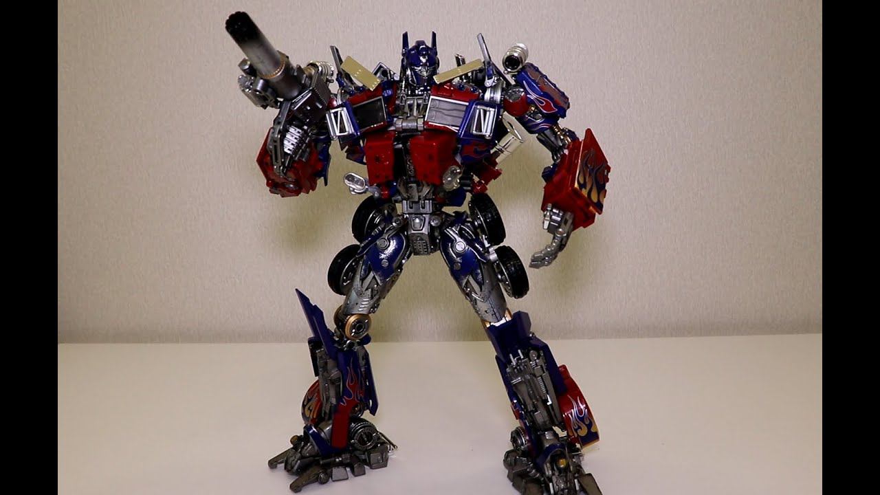 Обзор на THUNDER LEADER (Upscaled MPM Optimus Prime) от компании Wei Jiang X Black Apple