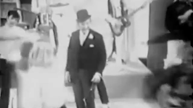 The Tremeloes & Liberace - "Show Me" & "Feelin Groovy" 1960s смотреть онлайн