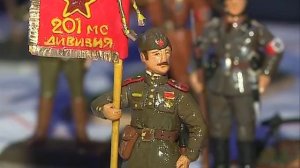 Бывший полицейский делает уникальные фигурки солдатиков из пластилина