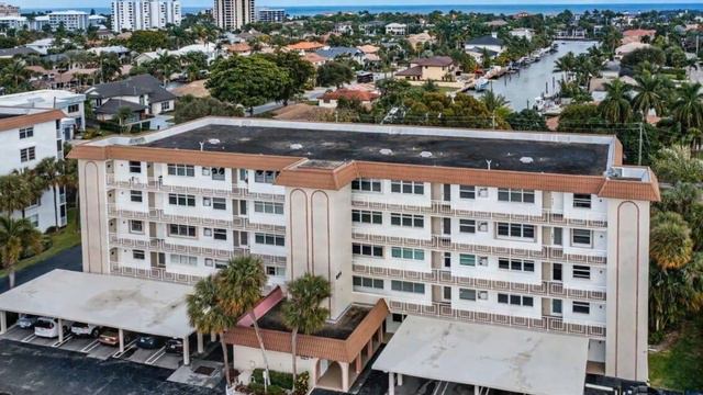 Berkshire Hathaway HomeServices Florida Realty - 921 Gardenia Drive 570 смотреть онлайн