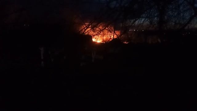 Пожар движется в наше СНТ!Все полыхает,горит все подряд! смотреть онлайн