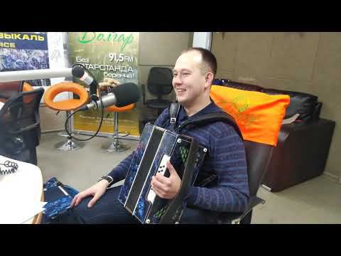 Айнур Моратов гармунда уйнап балаларда милләтпәрвәрлек хисен уяту турында