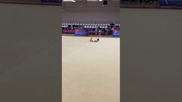 выступление в Ростове, у нас новый купальник) #соревнования #гимнастика #детки смотреть онлайн