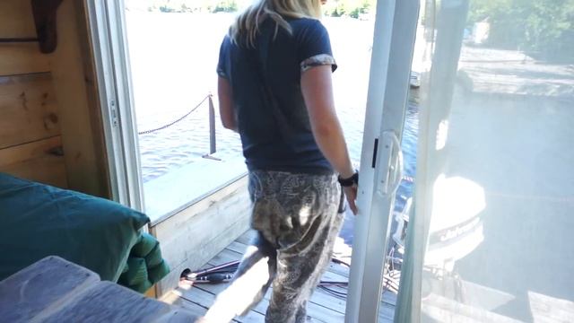 Living on a 4 Season Houseboat - Beautiful Floating Tiny House! смотреть онлайн