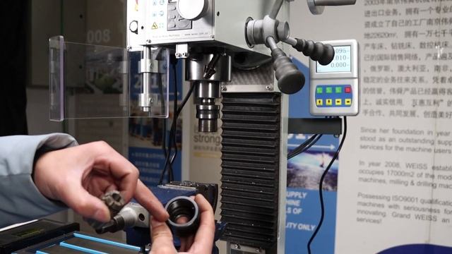 MACHINING OPERATION WEISS MILLING MACHINE VM25L смотреть онлайн