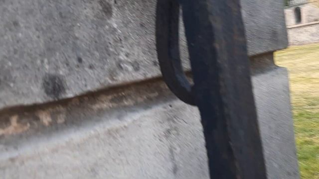 Меня "предупредили",- встала на ворота и они закачались- чугунные. Туннели под городом. смотреть онлайн