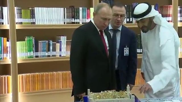 Путин и Мухаммед бен Заид Аль Нахиль обмениваются подарками смотреть онлайн