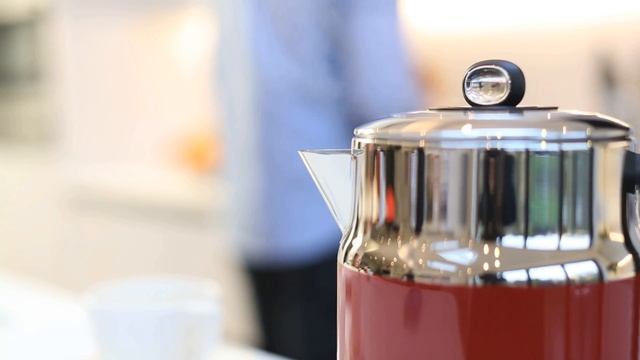 CZAJNIK RETRO RIBBON RED 21670-70 RUSSELL HOBBS смотреть онлайн